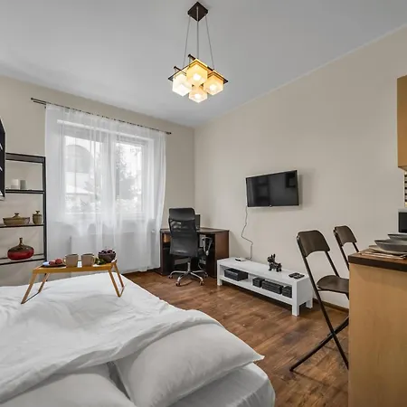 Wlochy With Workspace - By Rentujemy Apartman