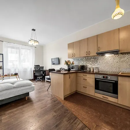 Apartman Wlochy With Workspace - By Rentujemy