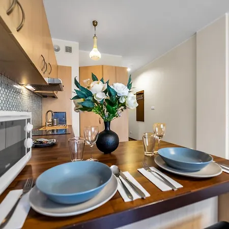 Apartman Wlochy With Workspace - By Rentujemy